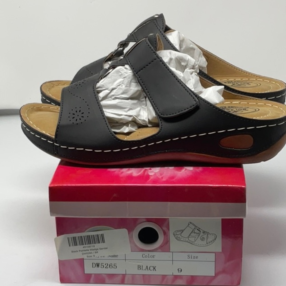 NIB women’s Bolaro by Summer Rio Black open toe sandals, size 9.